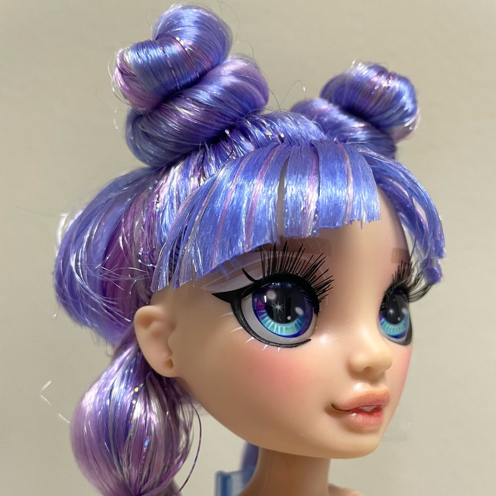Rainbow High Winter Wonderland Skyler and Violet Base Dolls - Picture 5 of 13